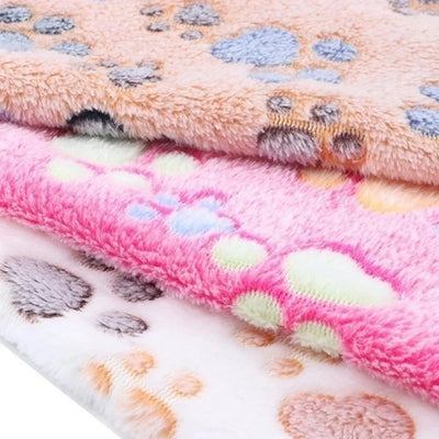 Soft Coral Fleece Pet Blanket – Cozy Warm Mat for Cats & Dogs