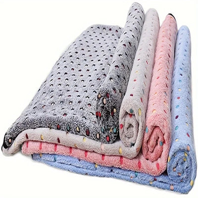Soft Fluffy Dot Pattern Pet Blanket for Cats and Dogs Warm Coral Fleece